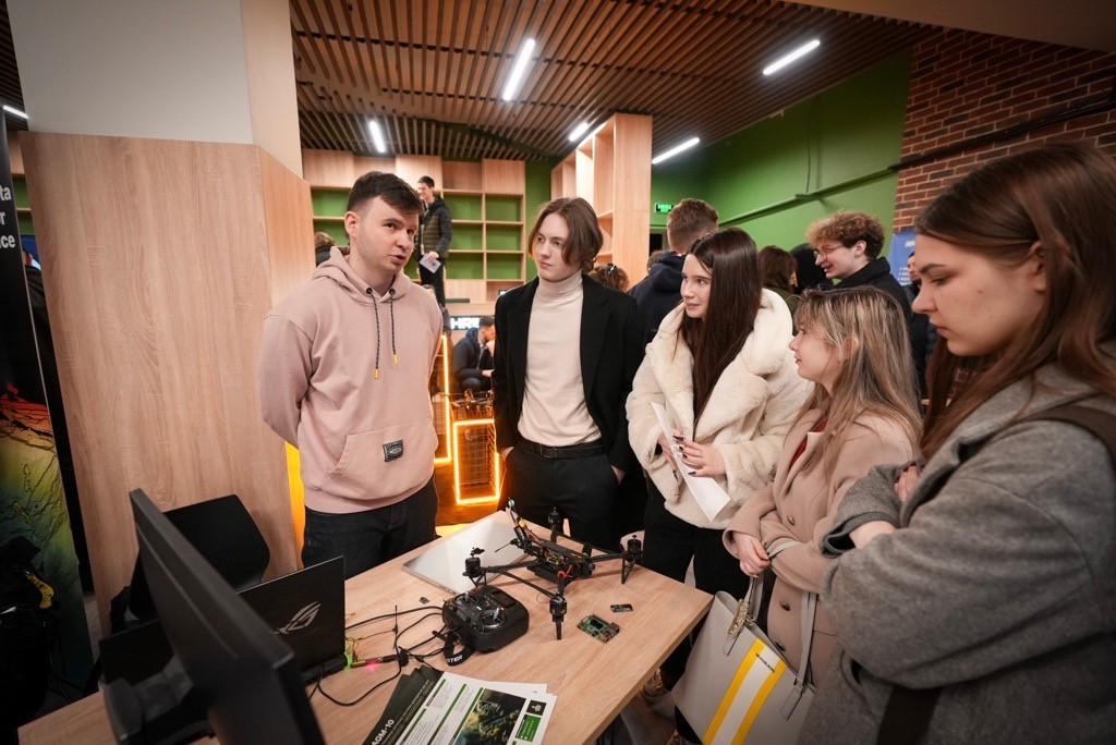 Defense Expo Day - Students examining electronic equipment and technologies